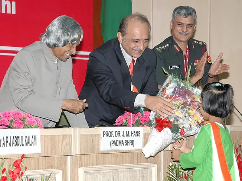 Hon'ble President Dr. Abdul Kalam and Dr. Hans with Implanted children